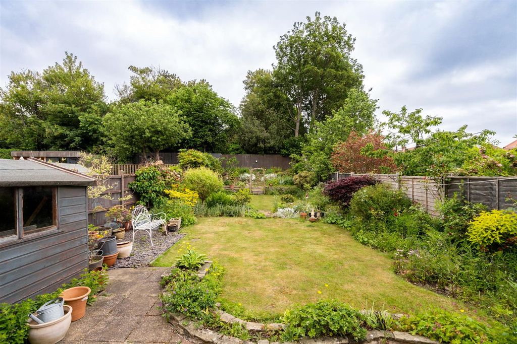 Property photo 2 of 11 37 Rectory Road-16_Lo.Jpg
