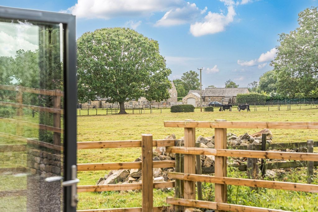 Property photo 3 of 25