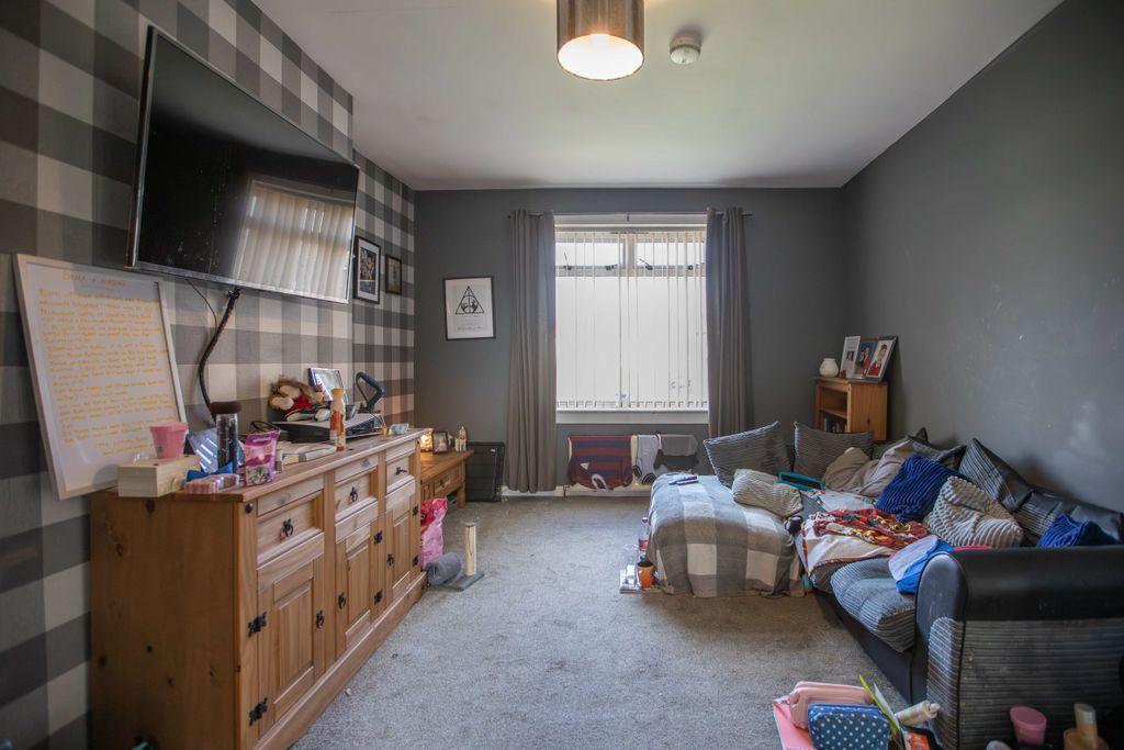 Property photo 2 of 30