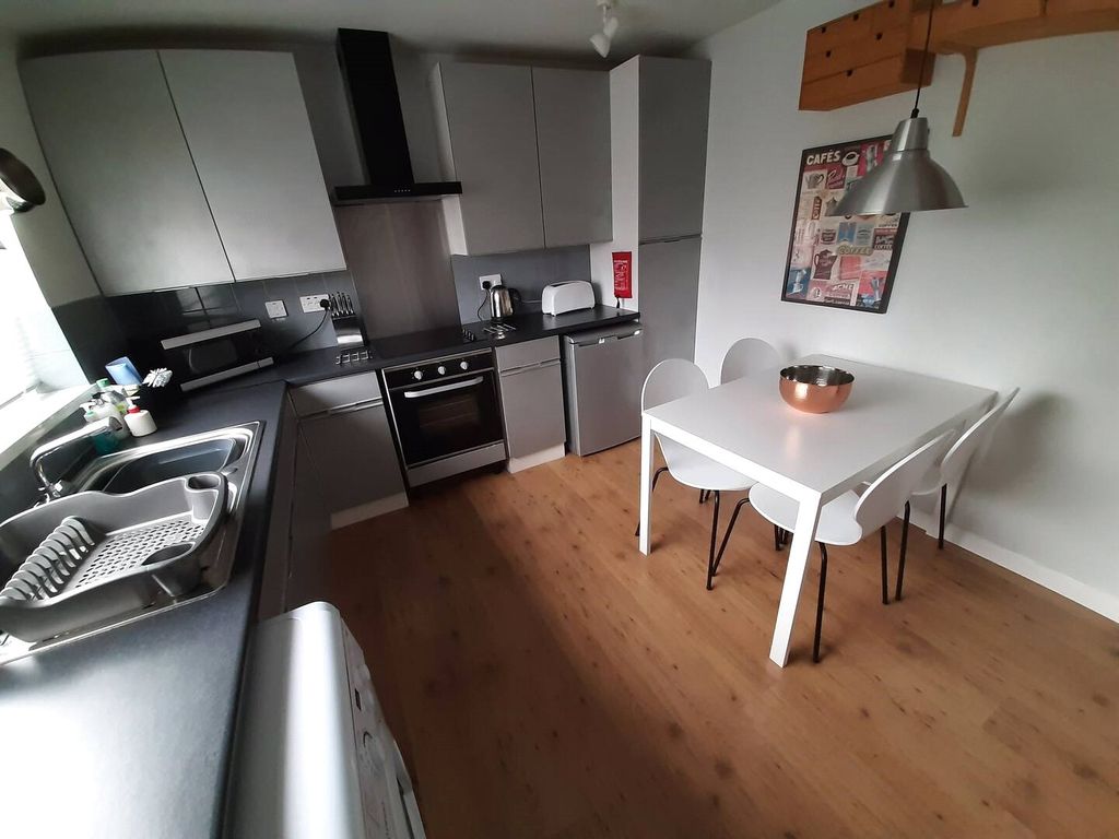 Property photo 2 of 21 Kitchen