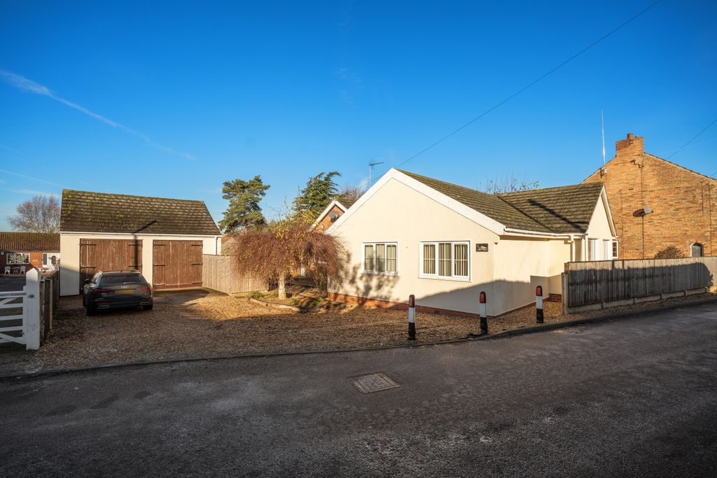 Property photo 3 of 22 Ewemove Scunthorpe Estate Agents - Front Aspect