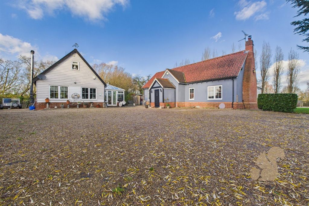 Property photo 1 of 60 Exterior