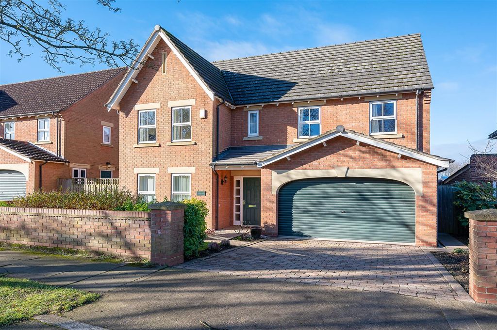 Property photo 1 of 17 External