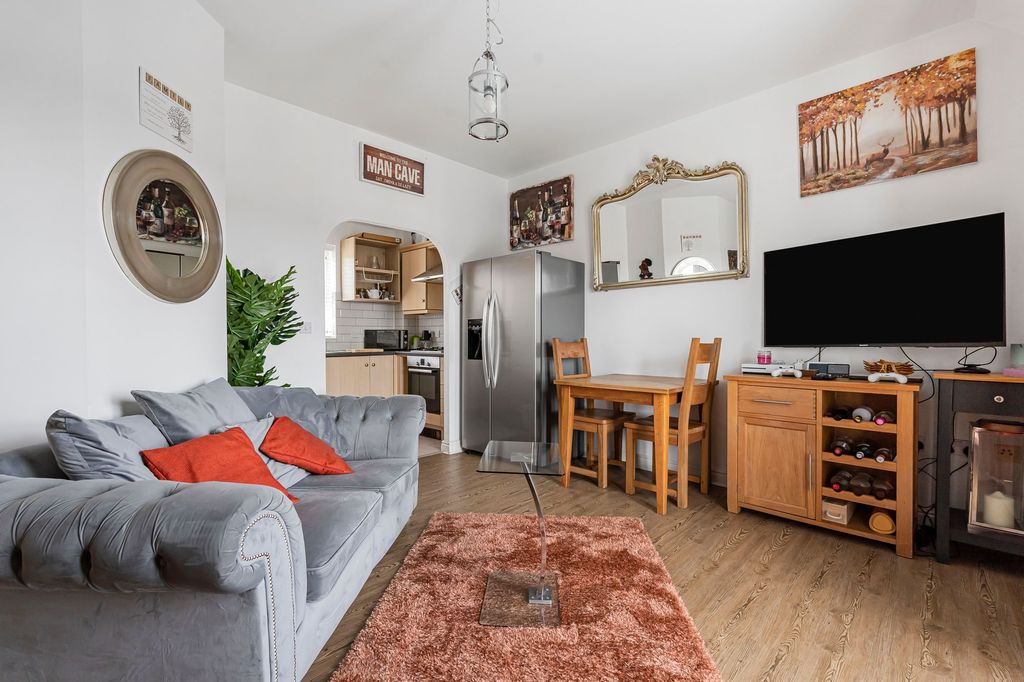 Property photo 2 of 14