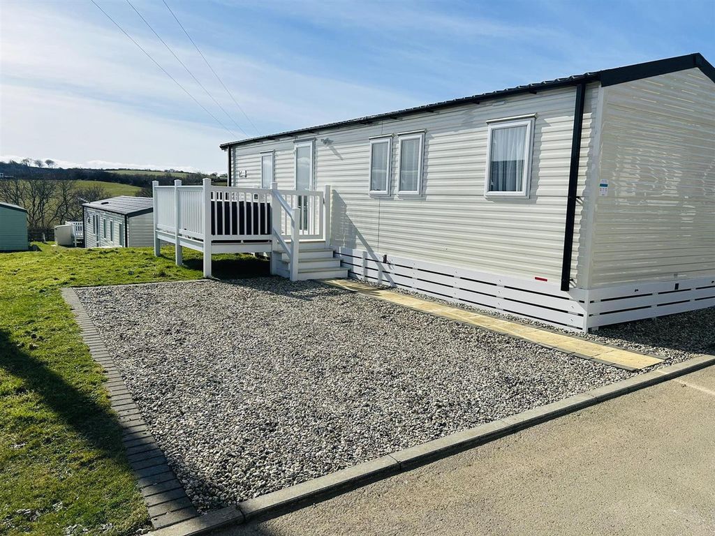 Property photo 1 of 18 1Looe1.Jpg