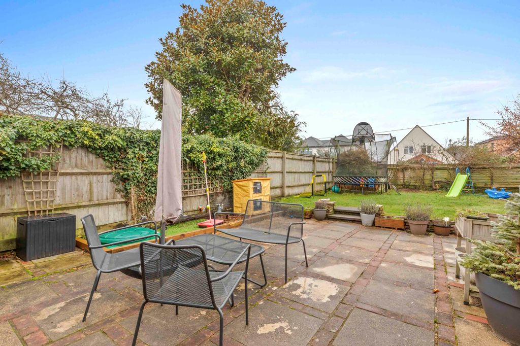 Property photo 2 of 19 15 Blind Lane, Sl8 5Tn (Low Res)-8