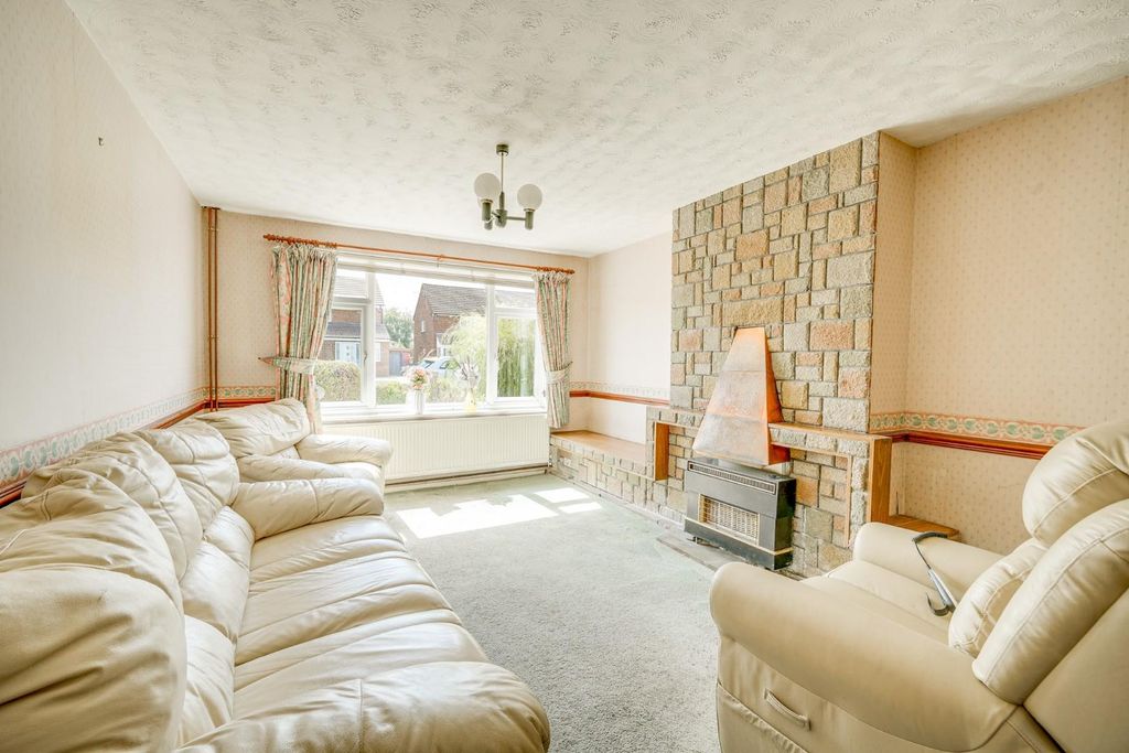Property photo 2 of 25