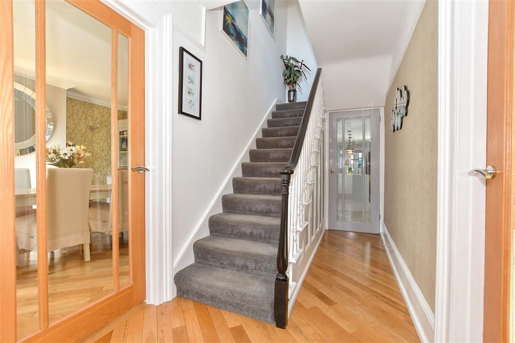 Property photo 2 of 30 Entrance Hall