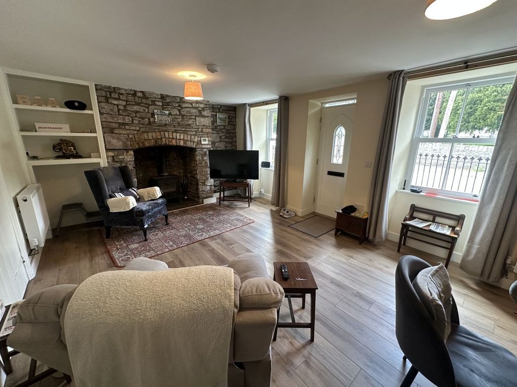 Property photo 3 of 9