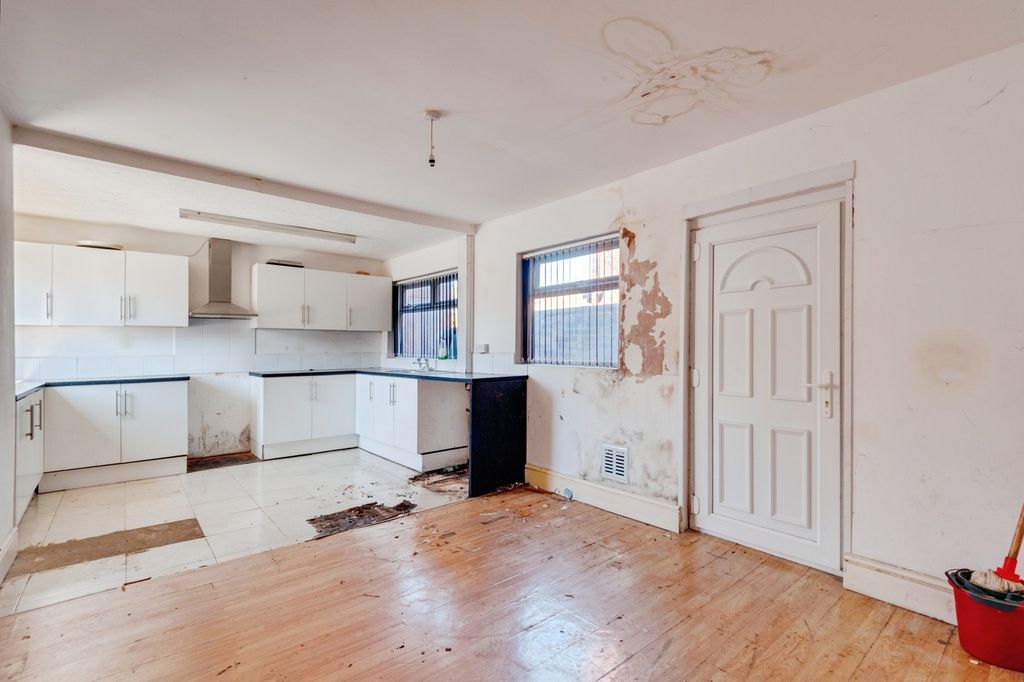 Property photo 3 of 20 Pbox-Img.Jpg