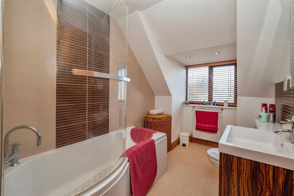 Property photo 3 of 25