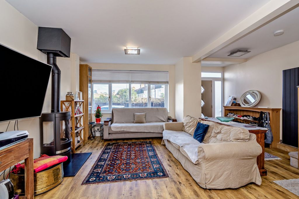 Property photo 3 of 39