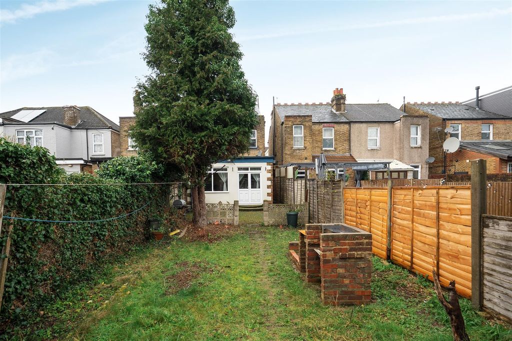 Property photo 3 of 16 Garden