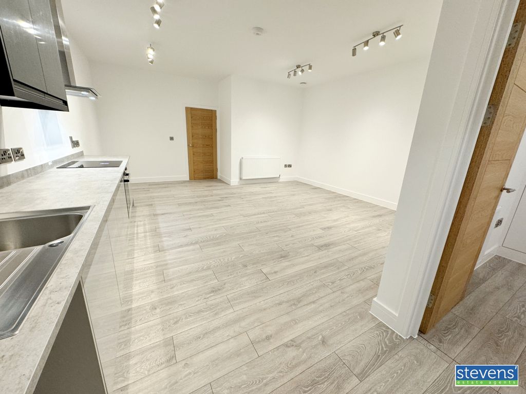 Property photo 2 of 9 Image00025