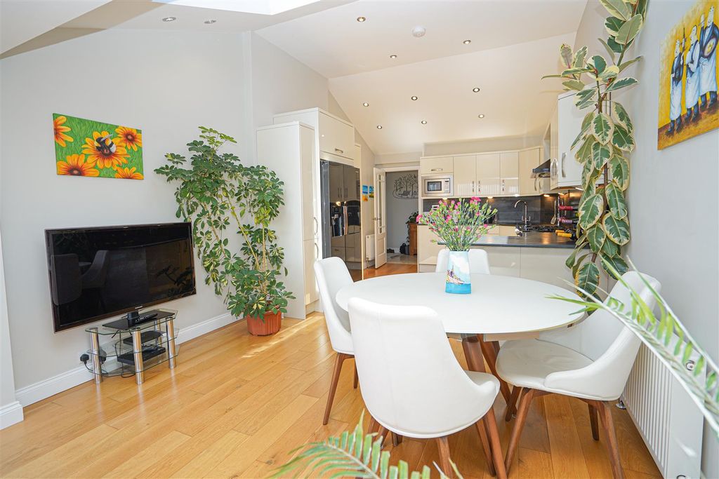 Property photo 3 of 31