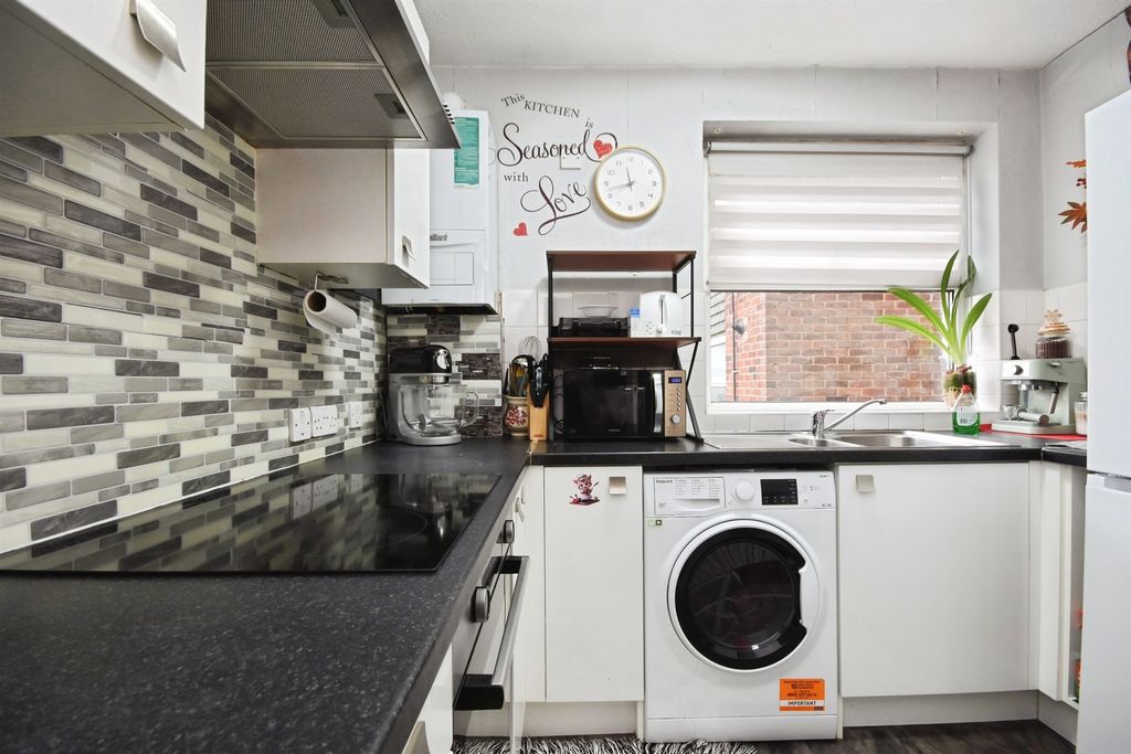 Property photo 3 of 5