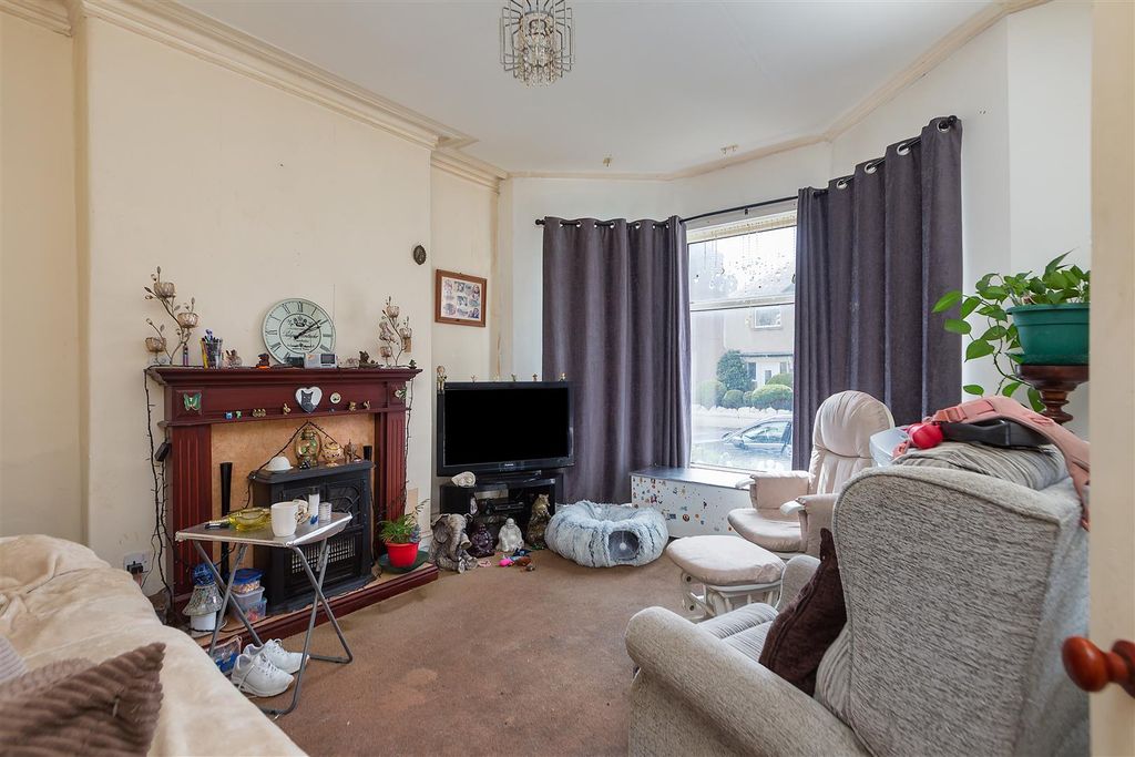 Property photo 2 of 13