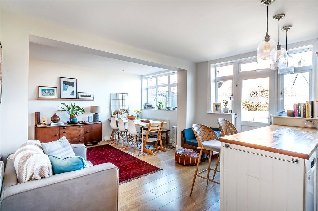 Property photo 3 of 13 Dining Area