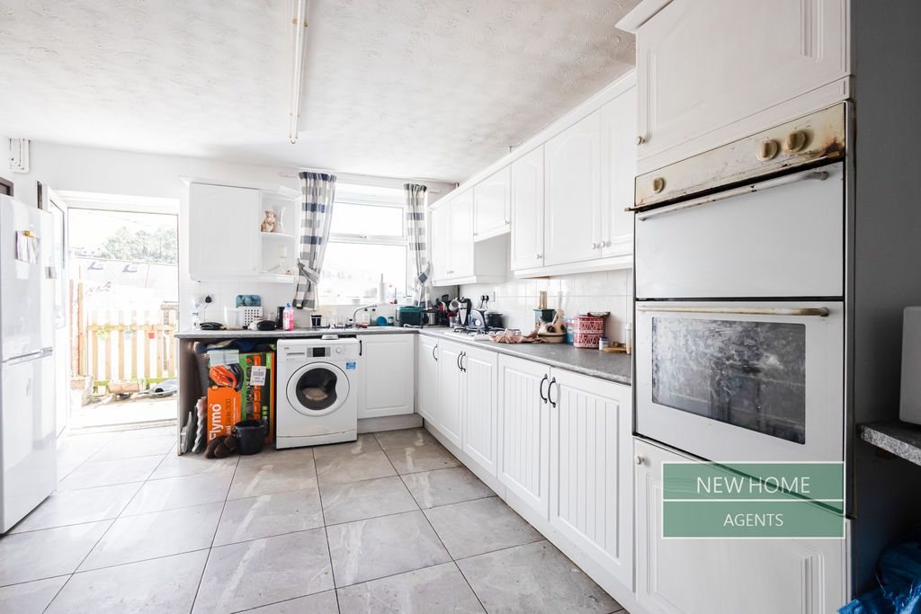 Property photo 3 of 18 Photo 12