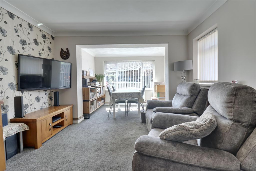 Property photo 3 of 17 Cad9A8Cf-Fee9-4Bd7-9909-F607048519F8_1_201_A.Jpeg