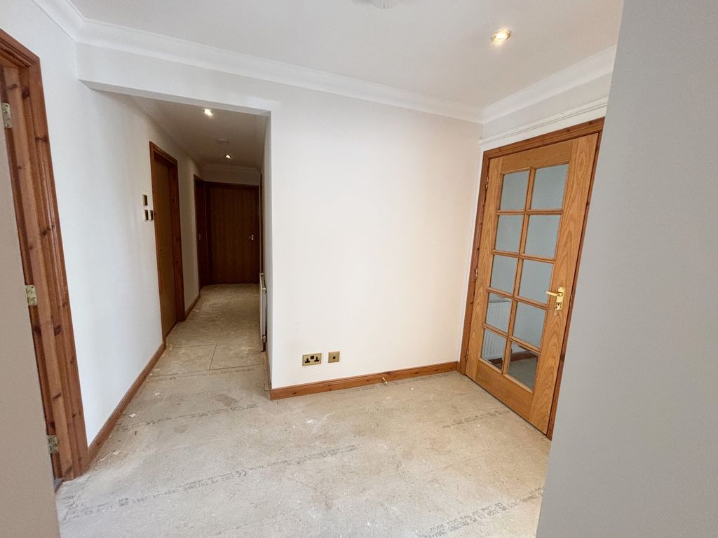 Property photo 3 of 28