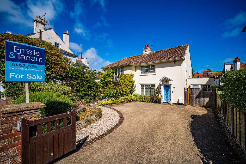 Property photo 1 of 31