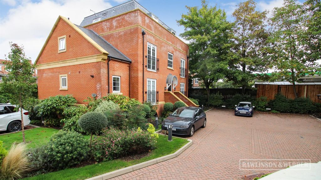 Additional image 13 of 3 bed flat for saleQueens Reach, East Molesey KT8