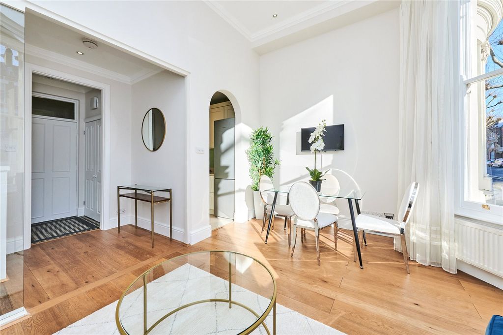 Property photo 2 of 12 Reception/Dinning