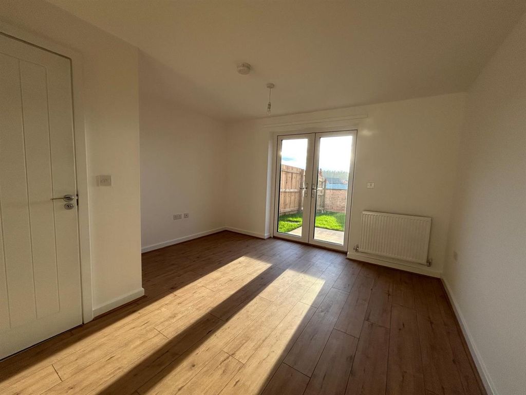 Property photo 3 of 12 Living Area (3).Jpeg