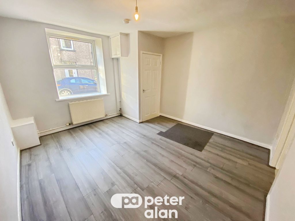 Property photo 2 of 7 Living Room