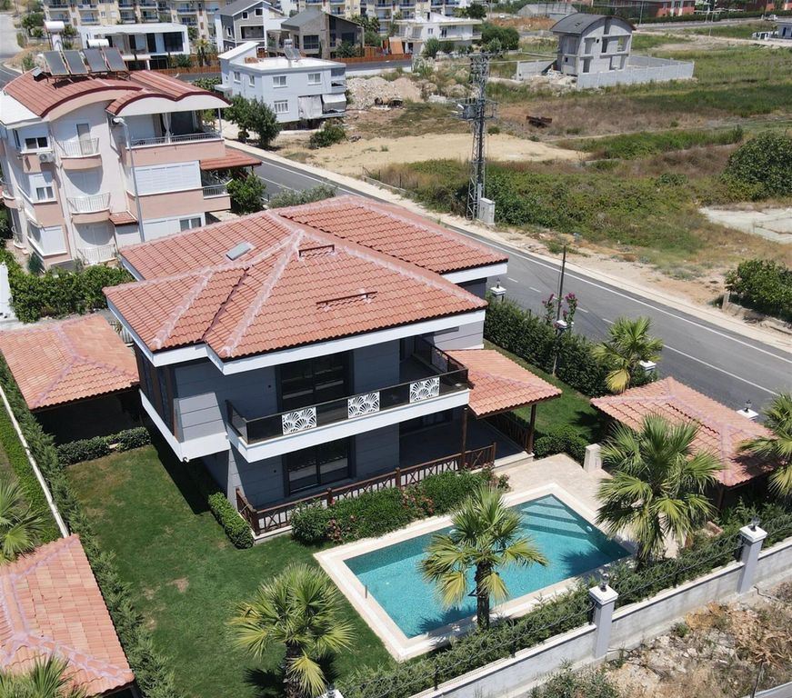 Property photo 1 of 19 Deluxe Villa With Private Facilities For Sale In Belek - A Private Villa With A Pool, Garden And Parking