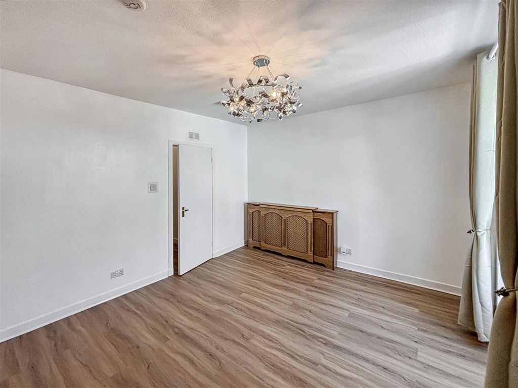 Property photo 3 of 18 S003.Jpg