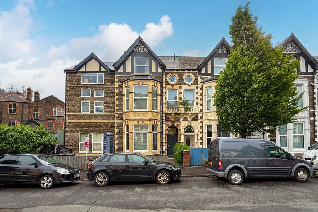 Property photo 1 of 16 Award-Winning Media Team On Every Listing_16