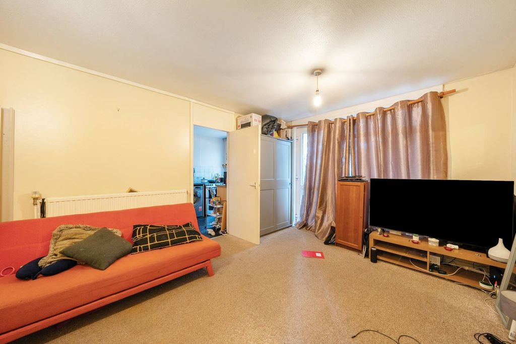 Property photo 3 of 9