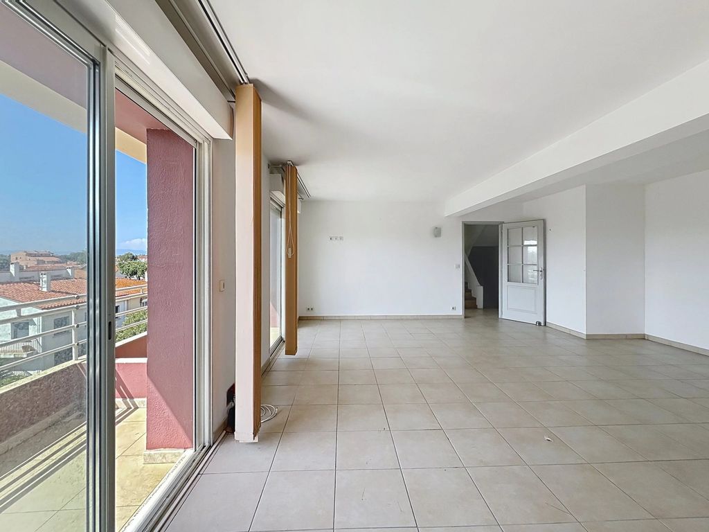 Property photo 1 of 17 Main Exterior View