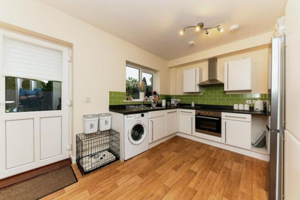 Property photo 2 of 20