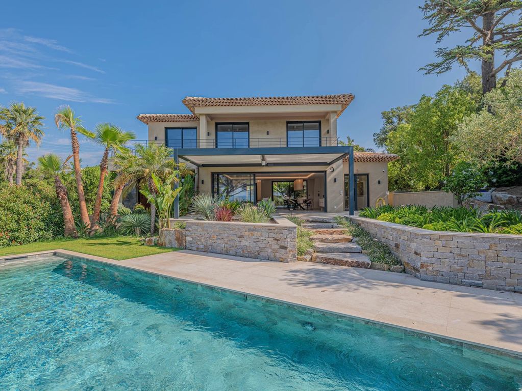 Property photo 1 of 17 Sainte Maxime: New Villa With Sea View At Walking Distance From Downtown