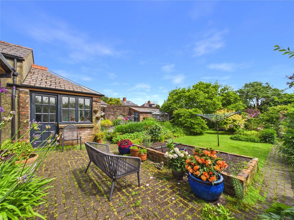 Property photo 2 of 27 Picture No. 40