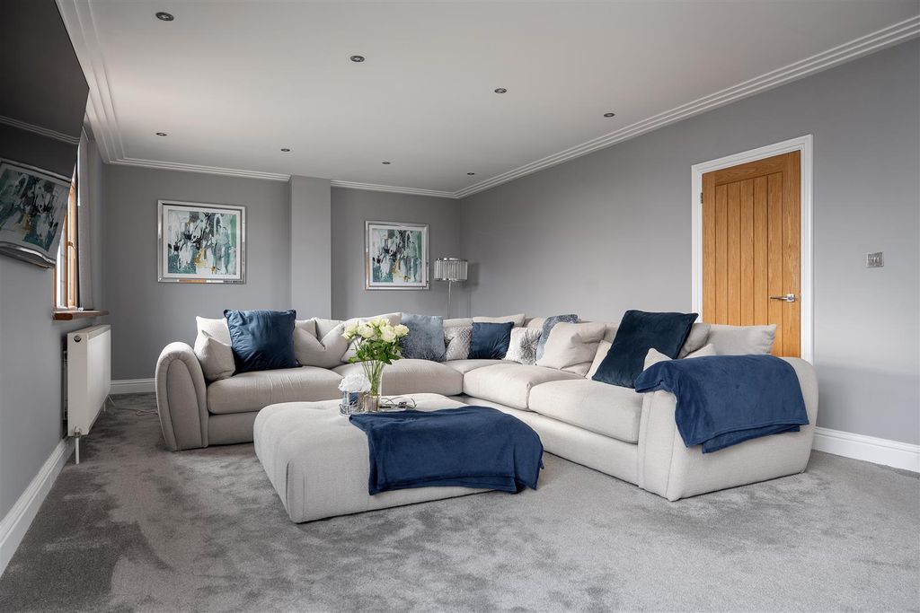 Property photo 2 of 38 Living Room