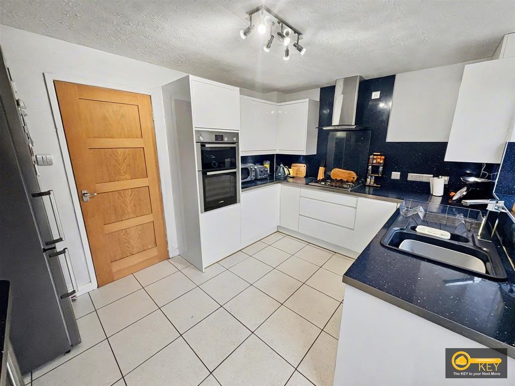 Property photo 3 of 11 Breakfast Kitchen