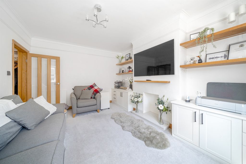 Property photo 1 of 12