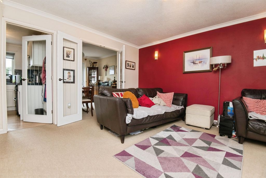 Property photo 2 of 17