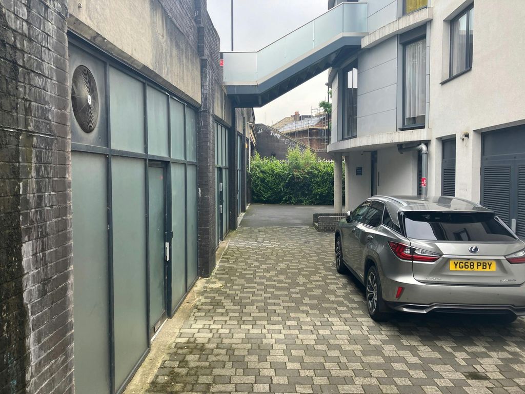 Property photo 1 of 9 Ext Main.Jpg