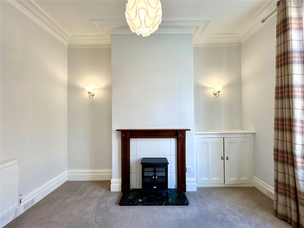 Property photo 3 of 15 Lounge