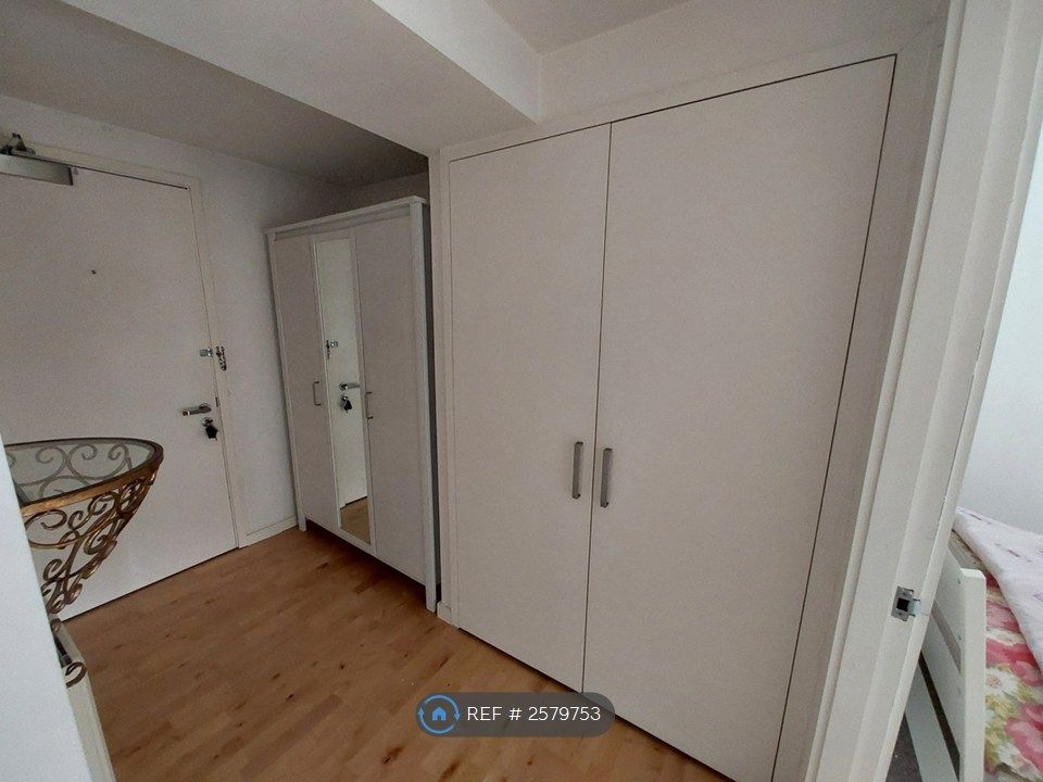 Property photo 3 of 25 Entrance