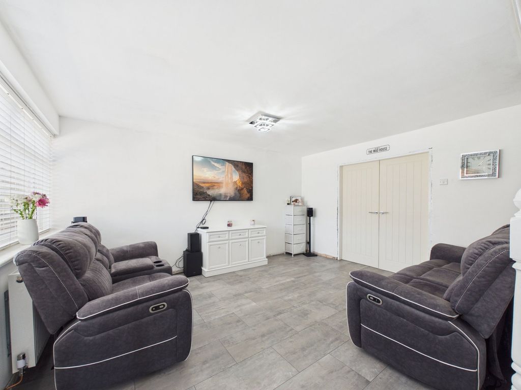 Property photo 2 of 29