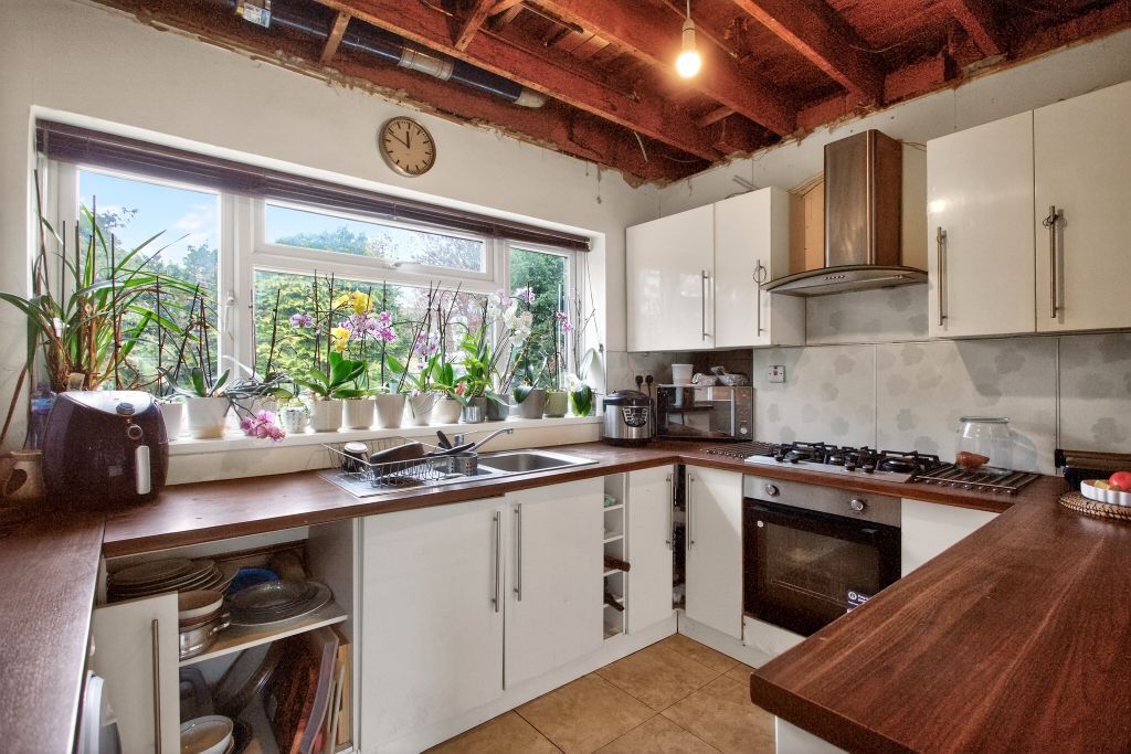 Property photo 3 of 25 Kitchen