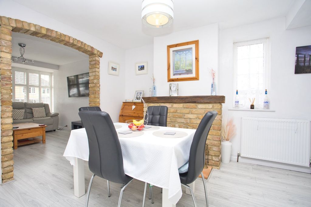 Property photo 3 of 11 Picture 3