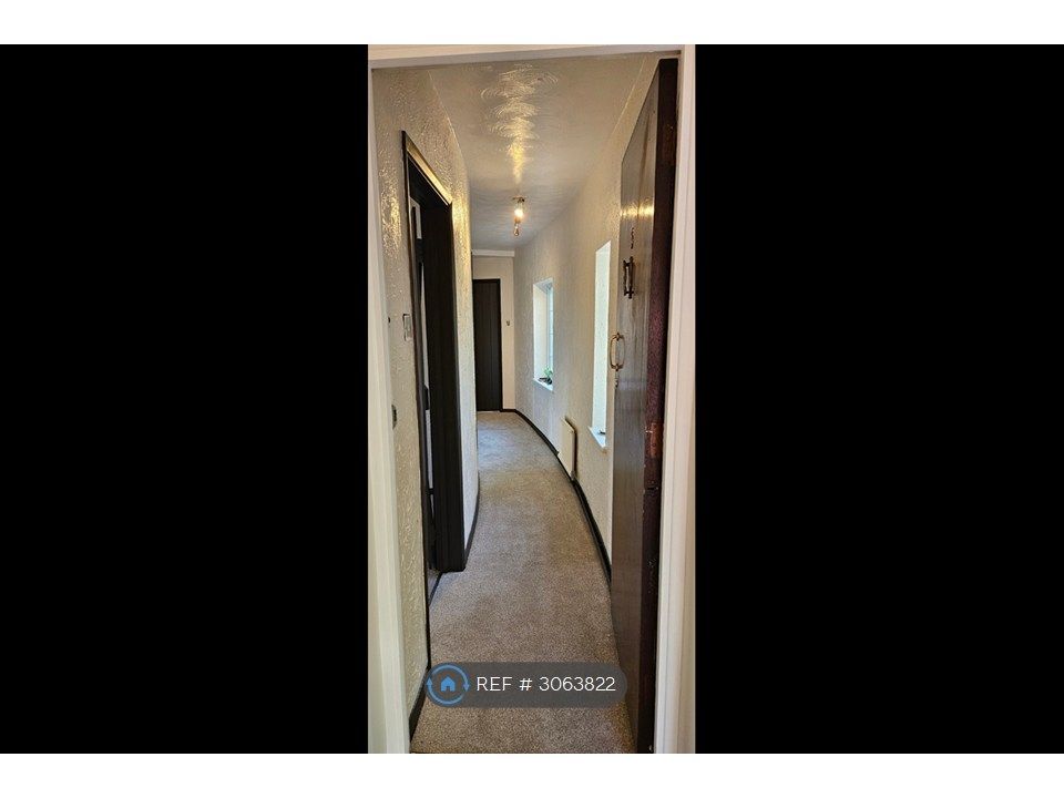 Property photo 3 of 8 Hallway