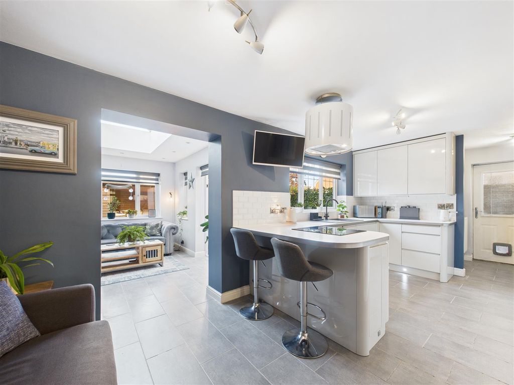 Property photo 3 of 16 Cam05451G0-Pr0071-Still017.Jpg